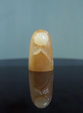 雕刻天然和田玉俏色印章吊坠