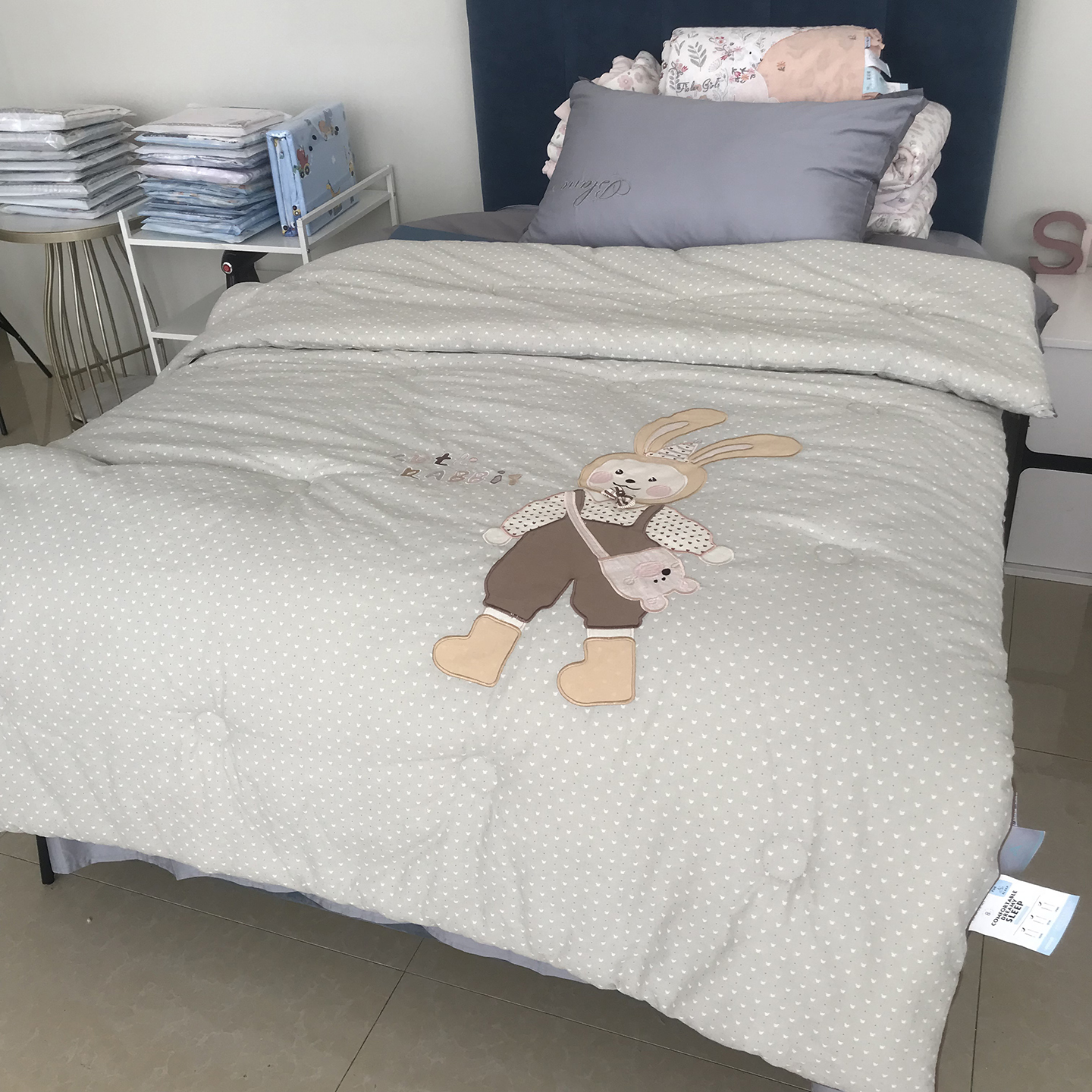 2025秋冬新款全棉水洗棉卡通春秋被  背包兔子图案大豆纤维一体被