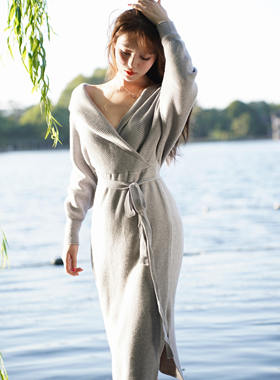 坏喵芭比  温柔气质的清冷灰色露肩包臀修身针织连衣裙过膝