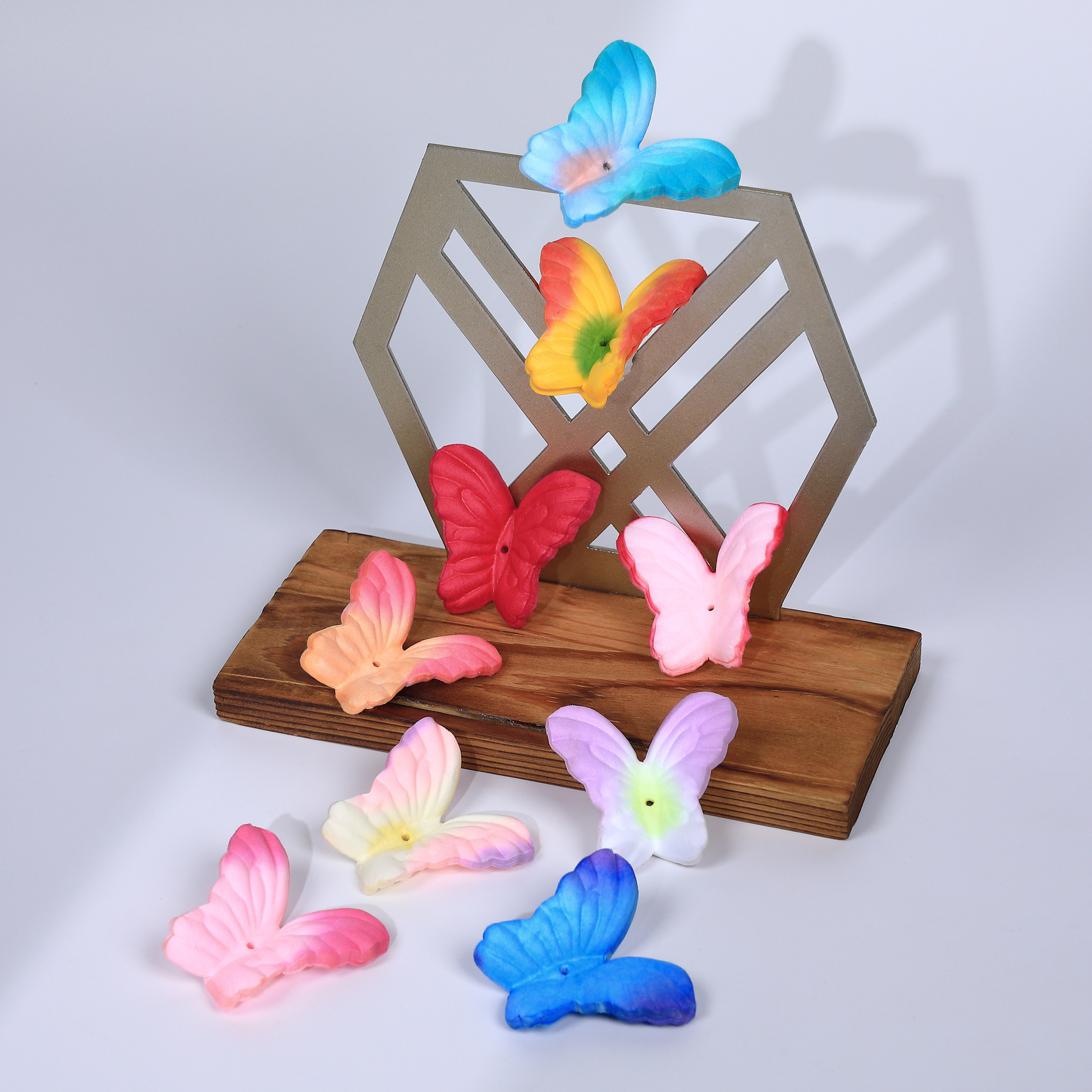 仿真蝴蝶花片服饰diy配件婚庆场地布置花瓣辅料钻饰/影视道具一斤