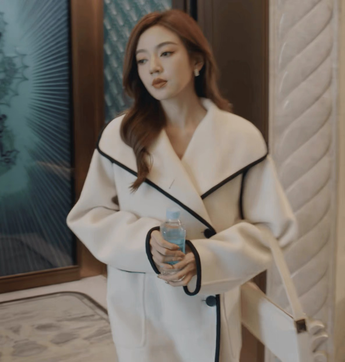 你比星光美丽栗俪何瑞贤同款衣服个性设计千金风包边斗篷毛呢外套