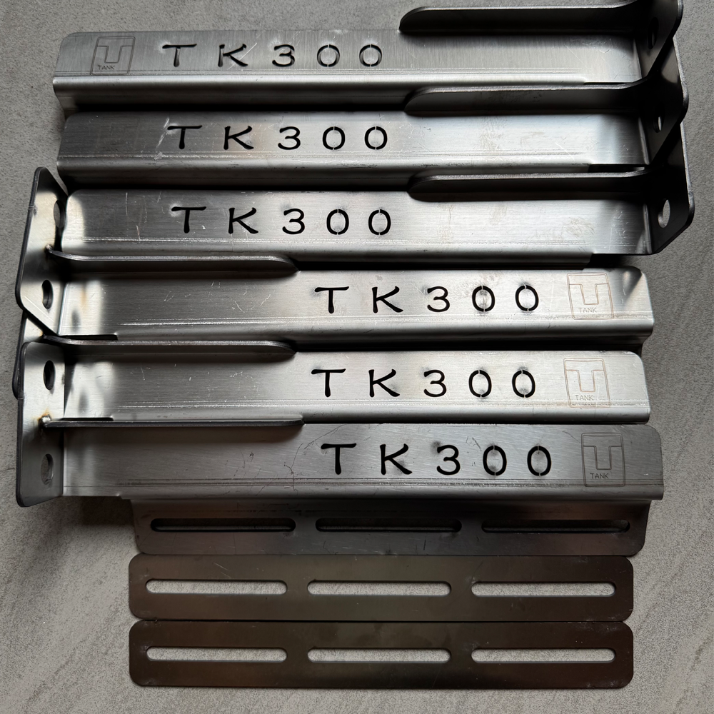 越野吉普车挡泥板金属支架适用坦克300改装配件铁架固定架