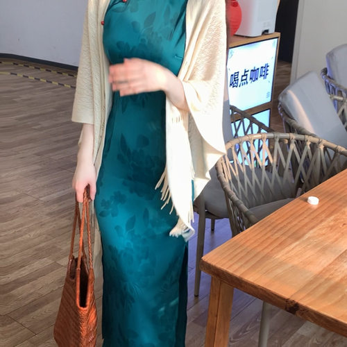孔雀蓝绿显白新中式提花缎面旗袍