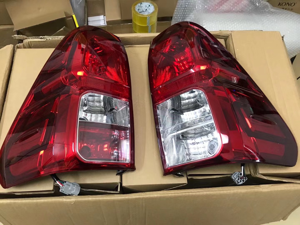 适用丰田皮卡海拉克斯HILUX REVO 15 16 17 18 19后尾灯 后刹车灯