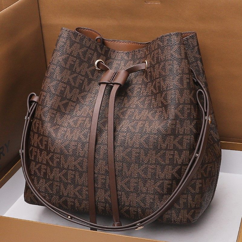 女包大容量水桶包包2026春夏新款手提包质感真皮单肩斜揹包女,箱包皮具/热销女包/男包,水桶包,淘宝优惠券,粉丝福利购,淘宝优惠卷