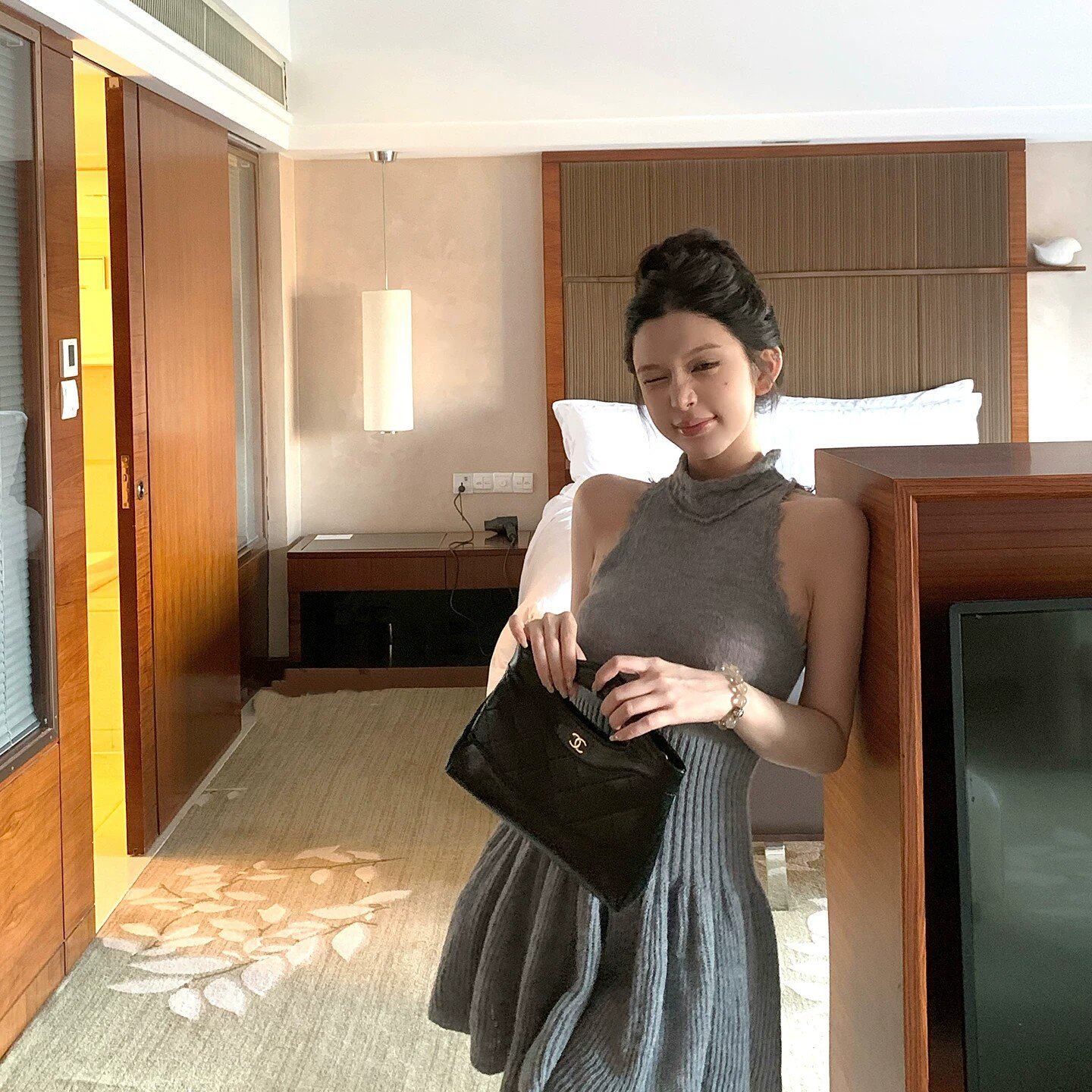 titi小姐姐灰天鹅针织连衣裙女辣妹收腰灰色气质无袖打底短裙