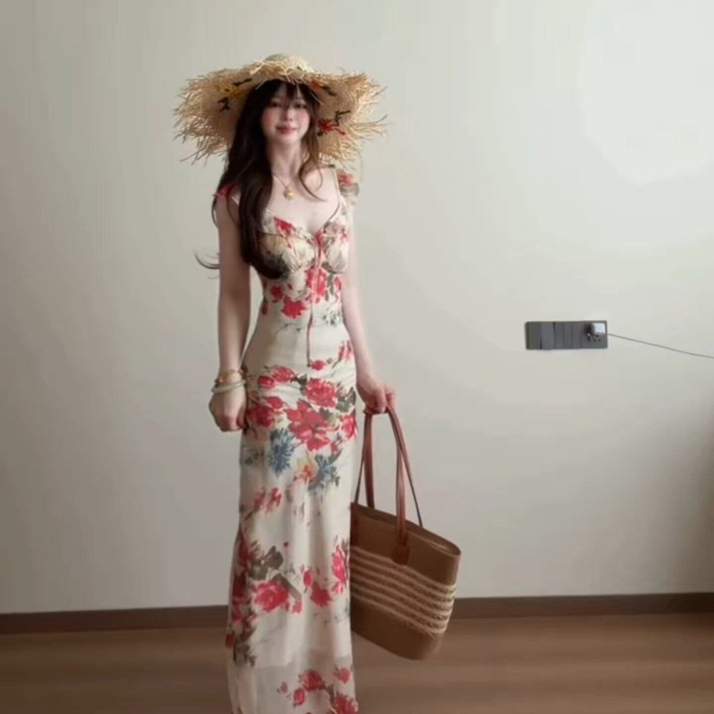 法式绝美荷叶边碎花吊带连衣裙女夏季海边度假气质修身包臀长裙子