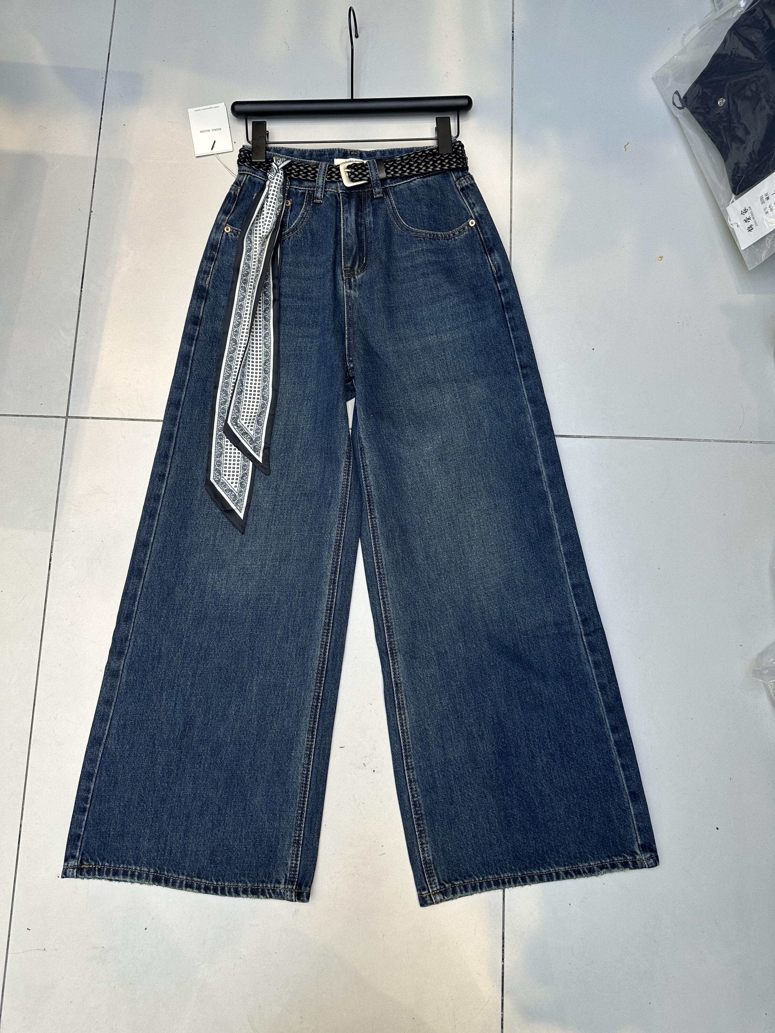 FFAN8997正品2025秋款新显瘦直筒牛仔裤女宽松阔腿长裤送腰带丝巾