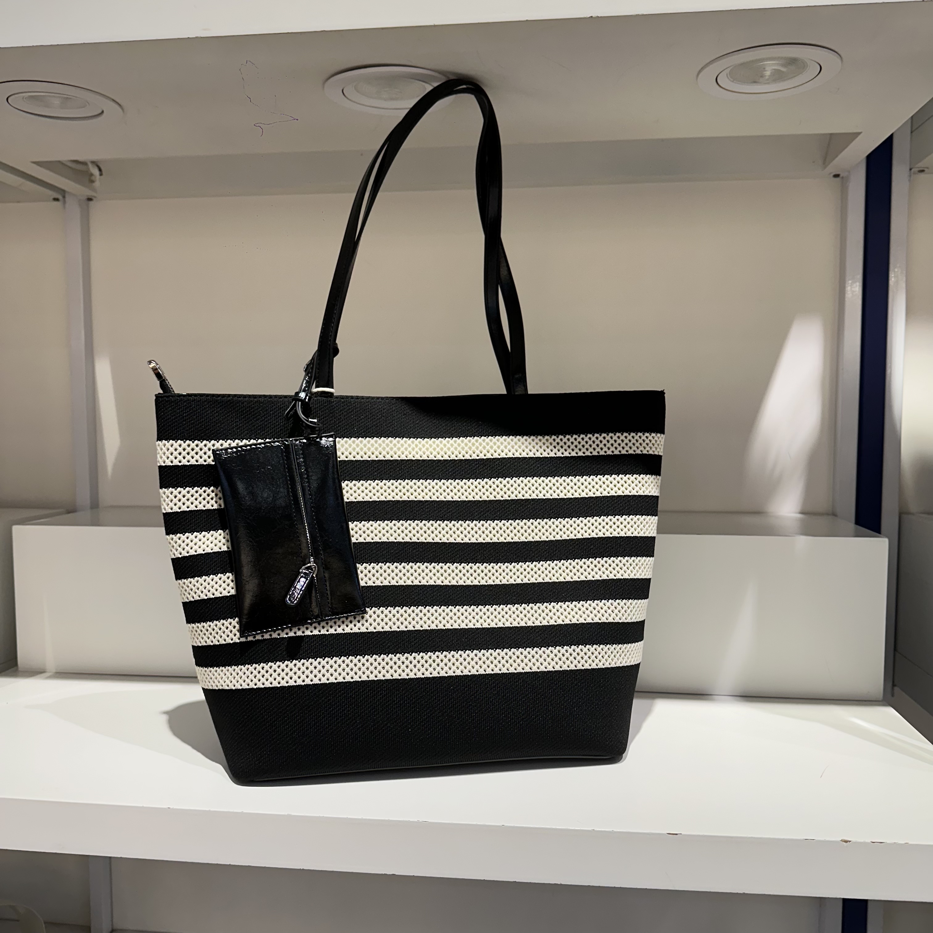 美缇新款时尚黑白条纹布单肩腋下女包轻便时髦百搭休闲洋气大容量