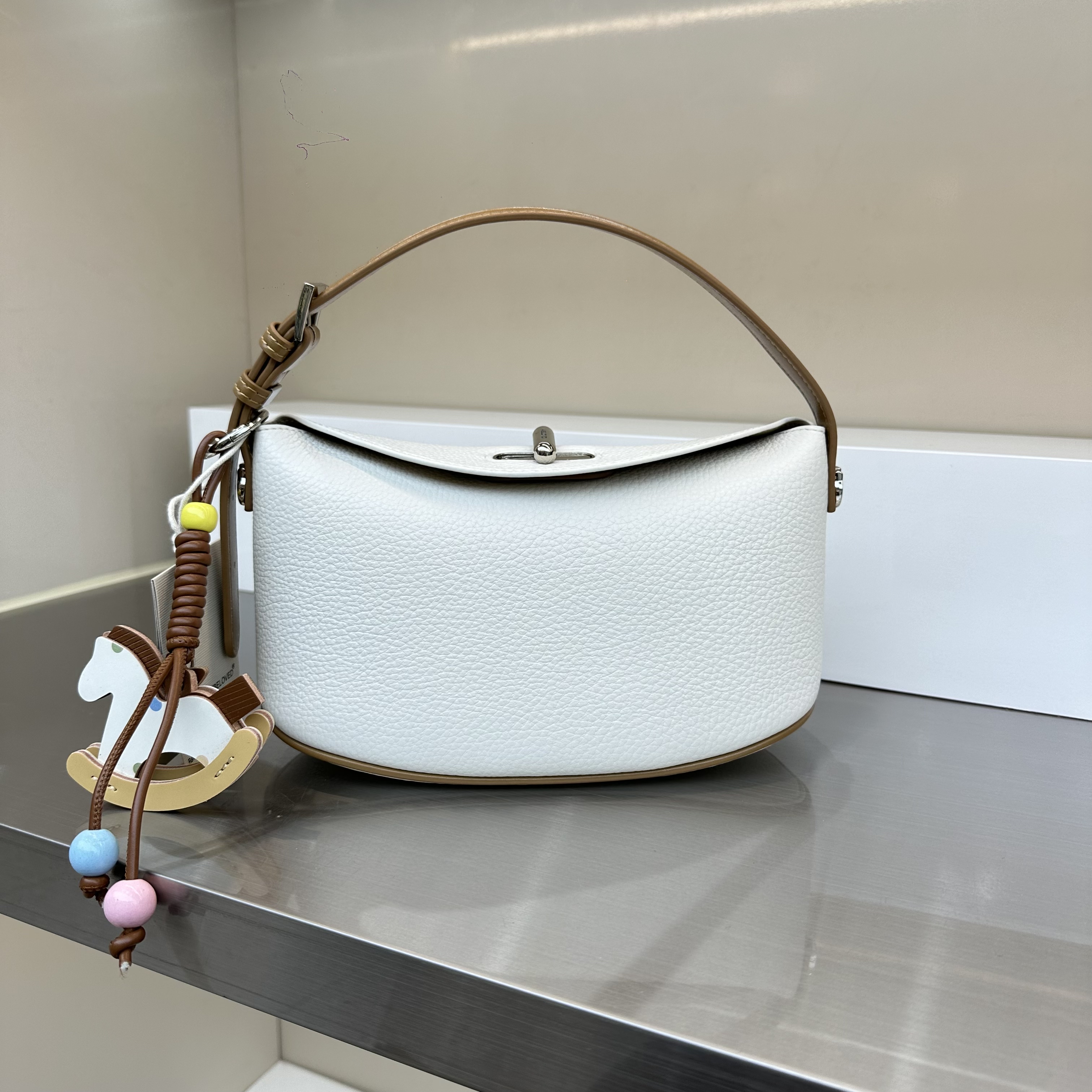 新款锁扣撞色时尚手提轻便元宝包软皮小众潮时尚休闲斜挎女包简约