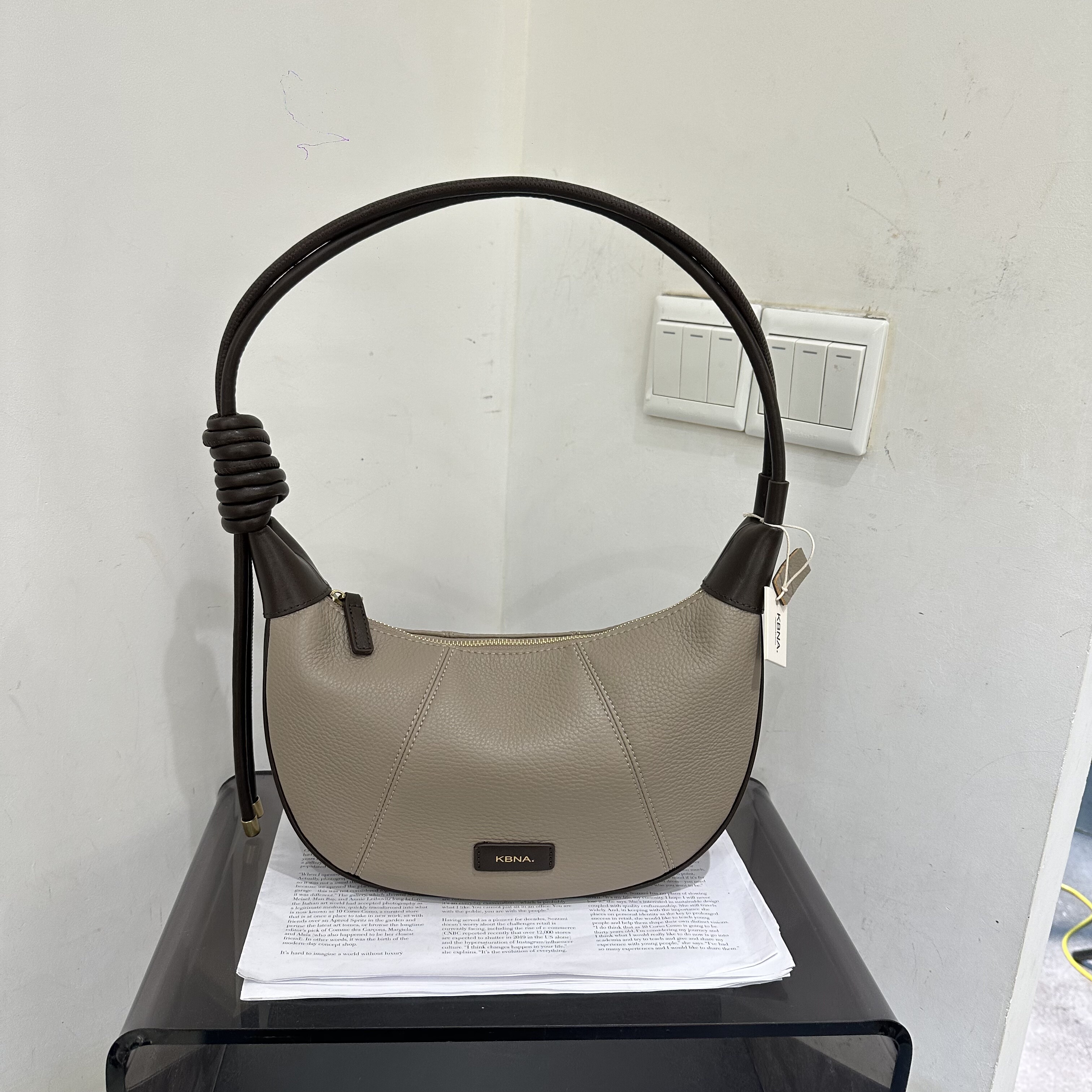 可彼娜新款复古牛角包休闲时尚简约单肩斜挎百搭通勤包女大容量包