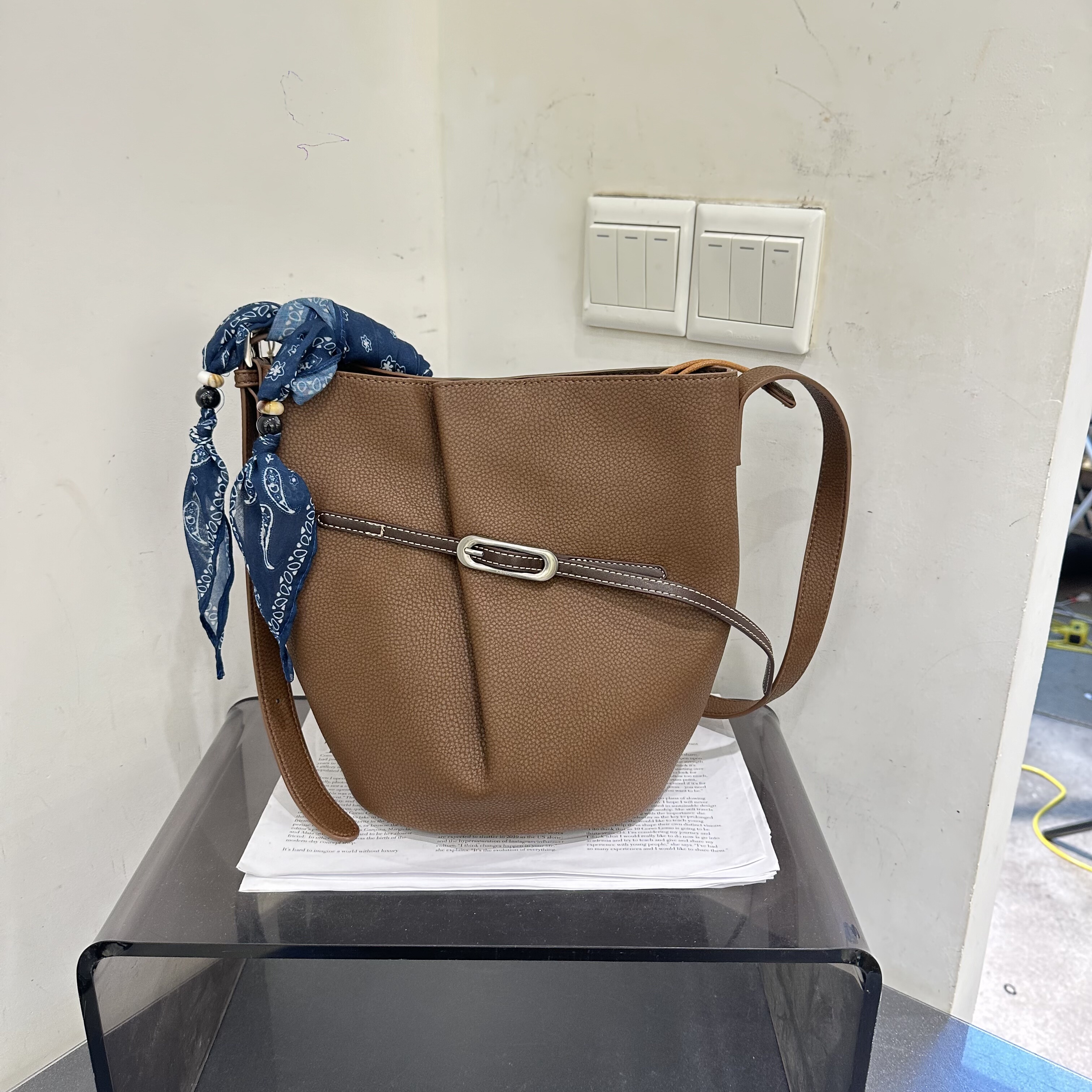 可彼娜新款复古水桶包休闲时尚简约单肩斜挎百搭通勤包女大容量包