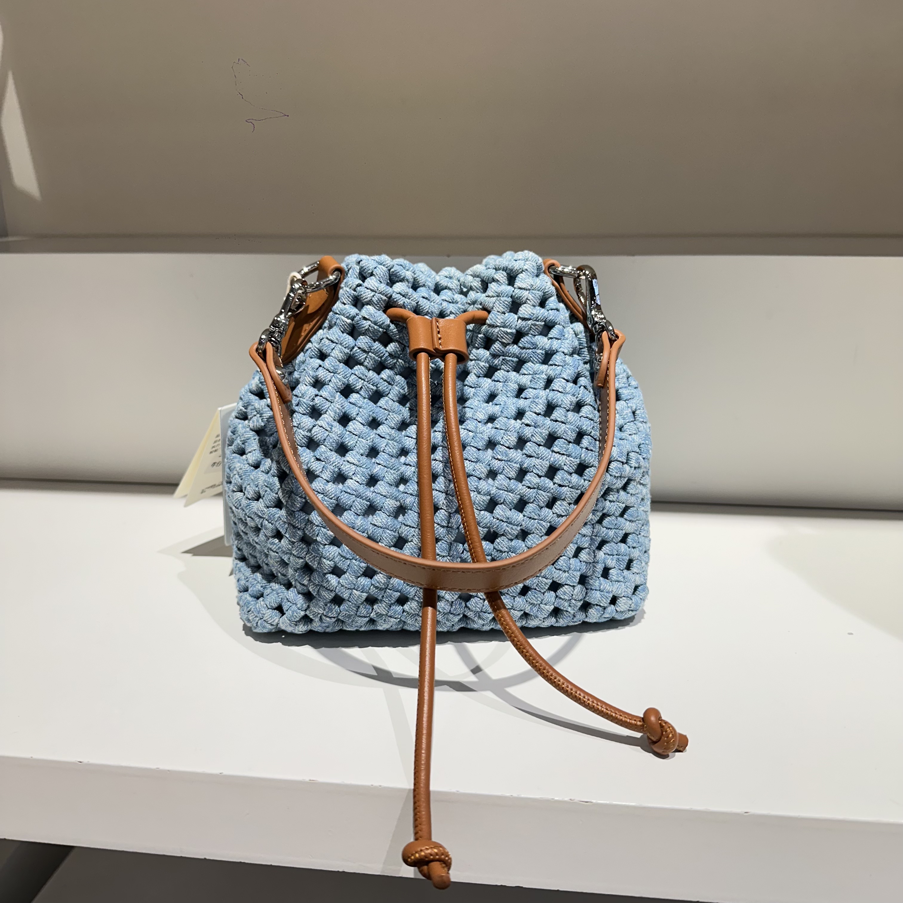 新款时尚牛仔布手工编织水桶包女百搭小众单肩斜挎轻便包女洋气潮