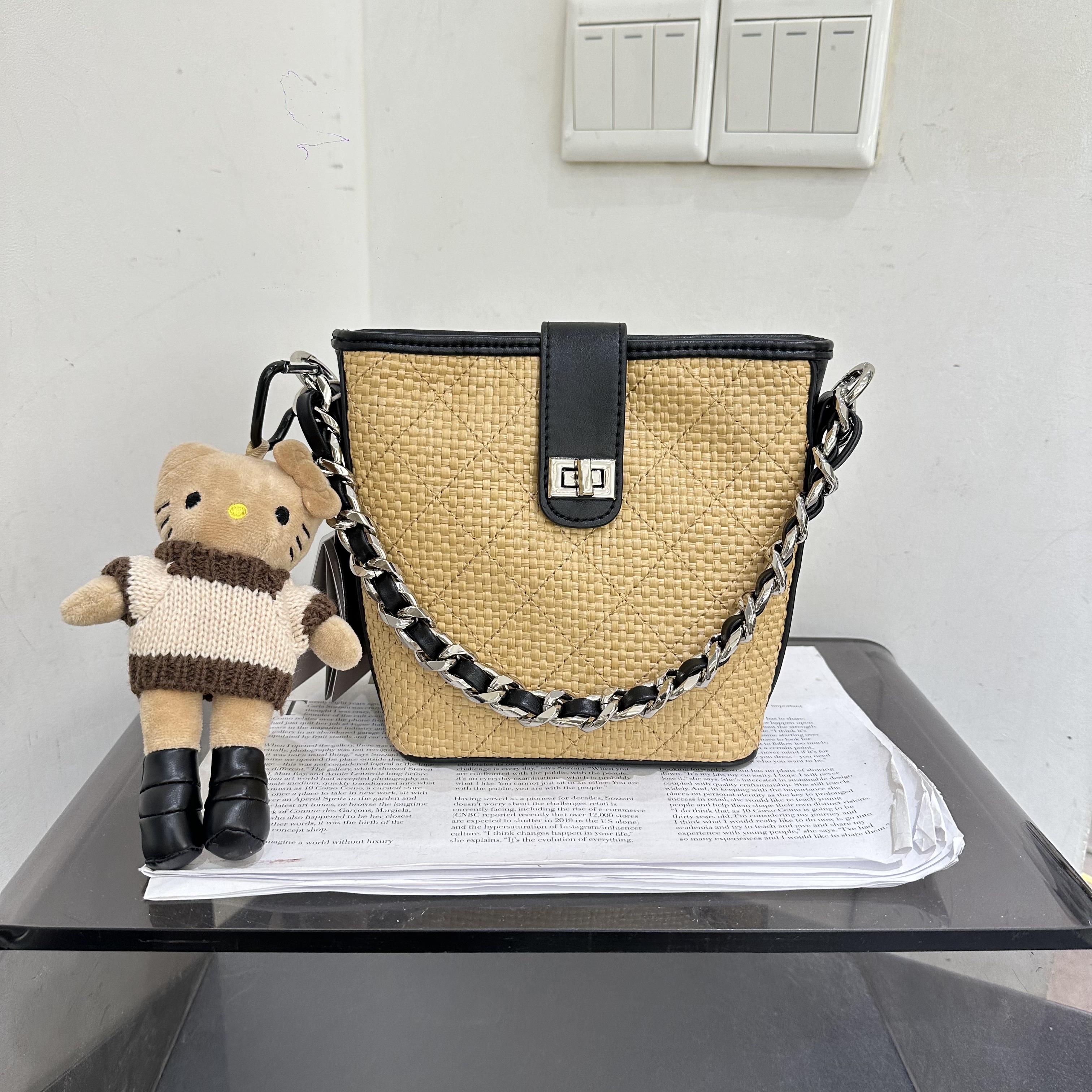 今年流行撞色小包包女式2026新款锁扣分层百搭斜挎包时尚超火手机