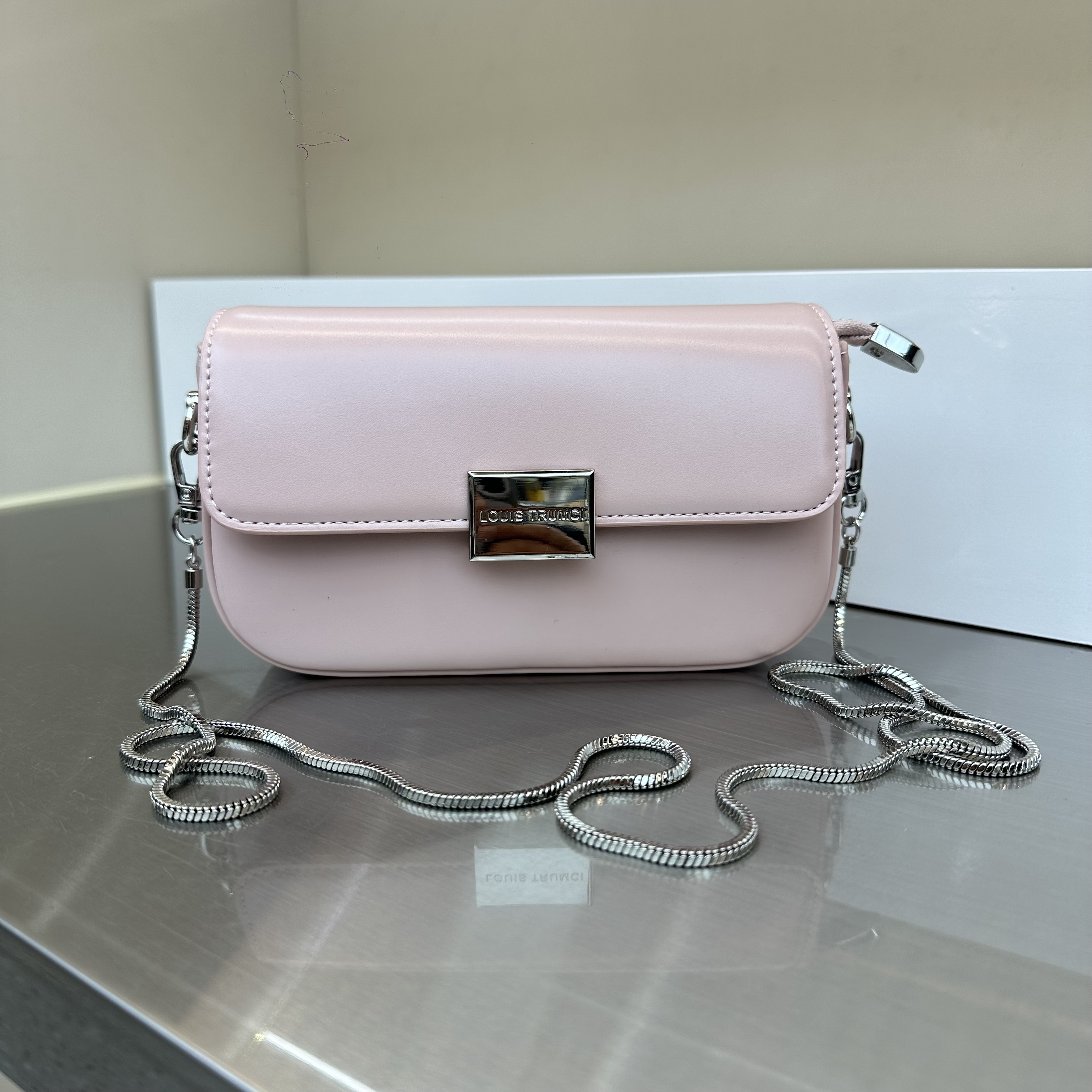 新款时尚鱼骨链翻盖定型小方包百搭斜挎包休闲女包韩版洋气简约包