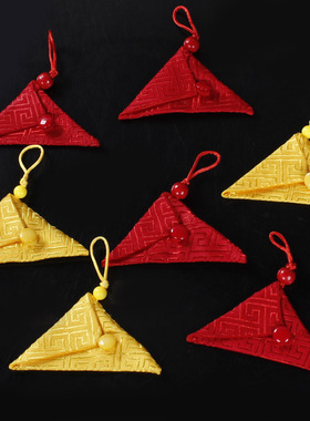 新款热销红色纽扣免手缝三角形福袋符袋挂脖袋胎毛空袋子