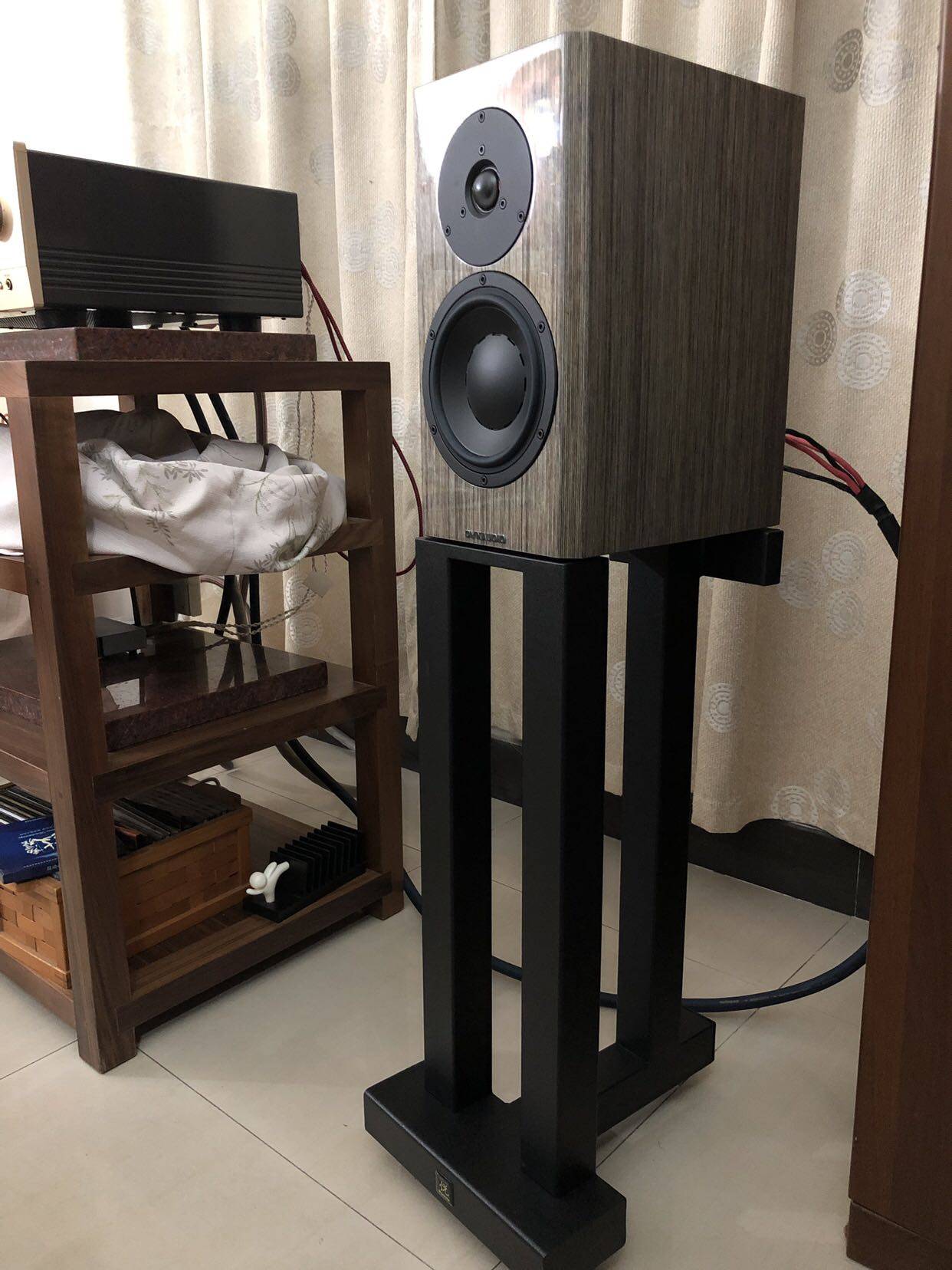 还音音响为丹拿DYAUDIO 40四十周年纪念版书架音箱设计的悦脚架