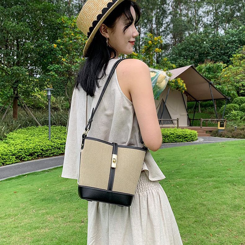 牛皮帆布拼接水桶包包女2025夏季单肩斜跨包休闲百搭腋下包韩版潮