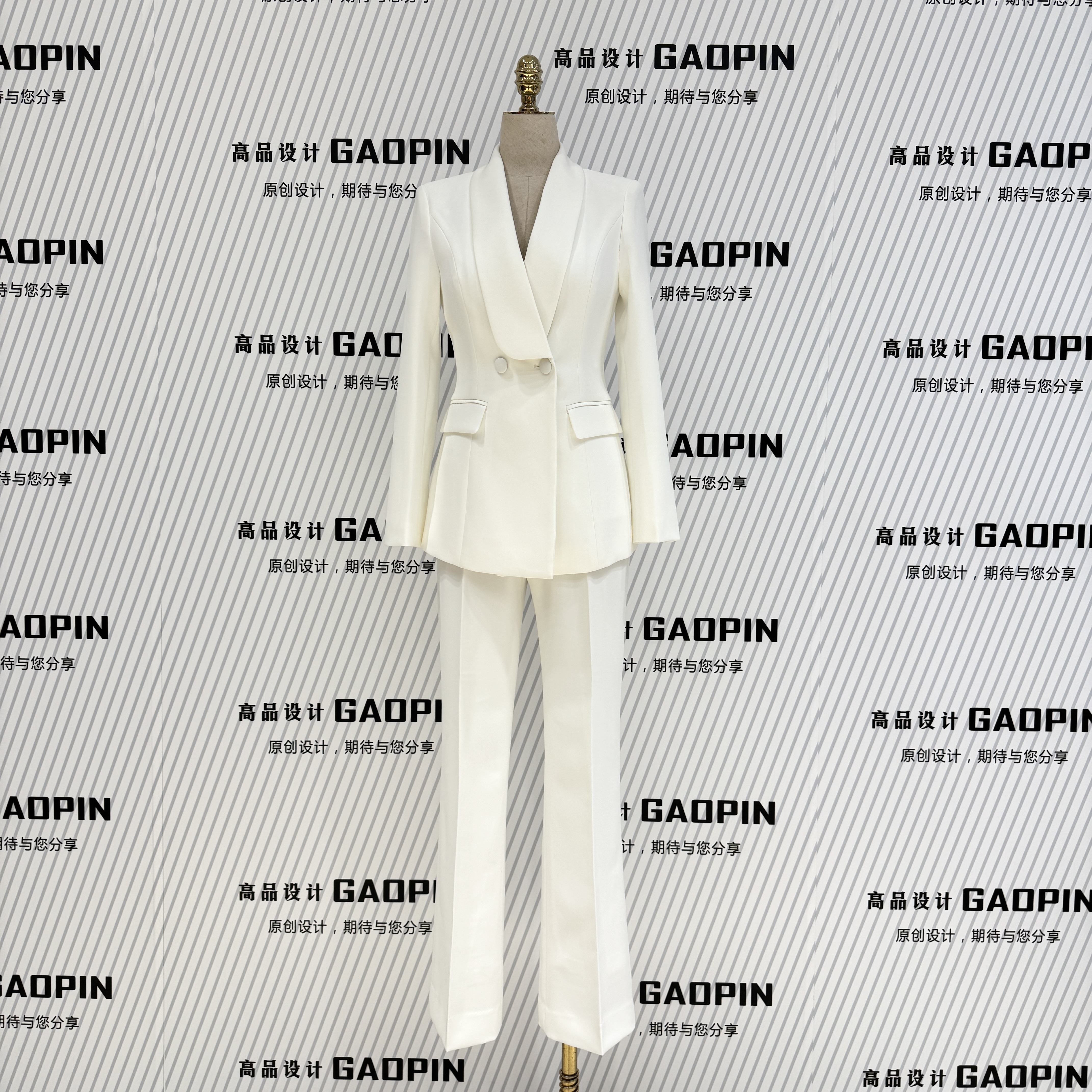 白色青果领设计感时尚西装套装