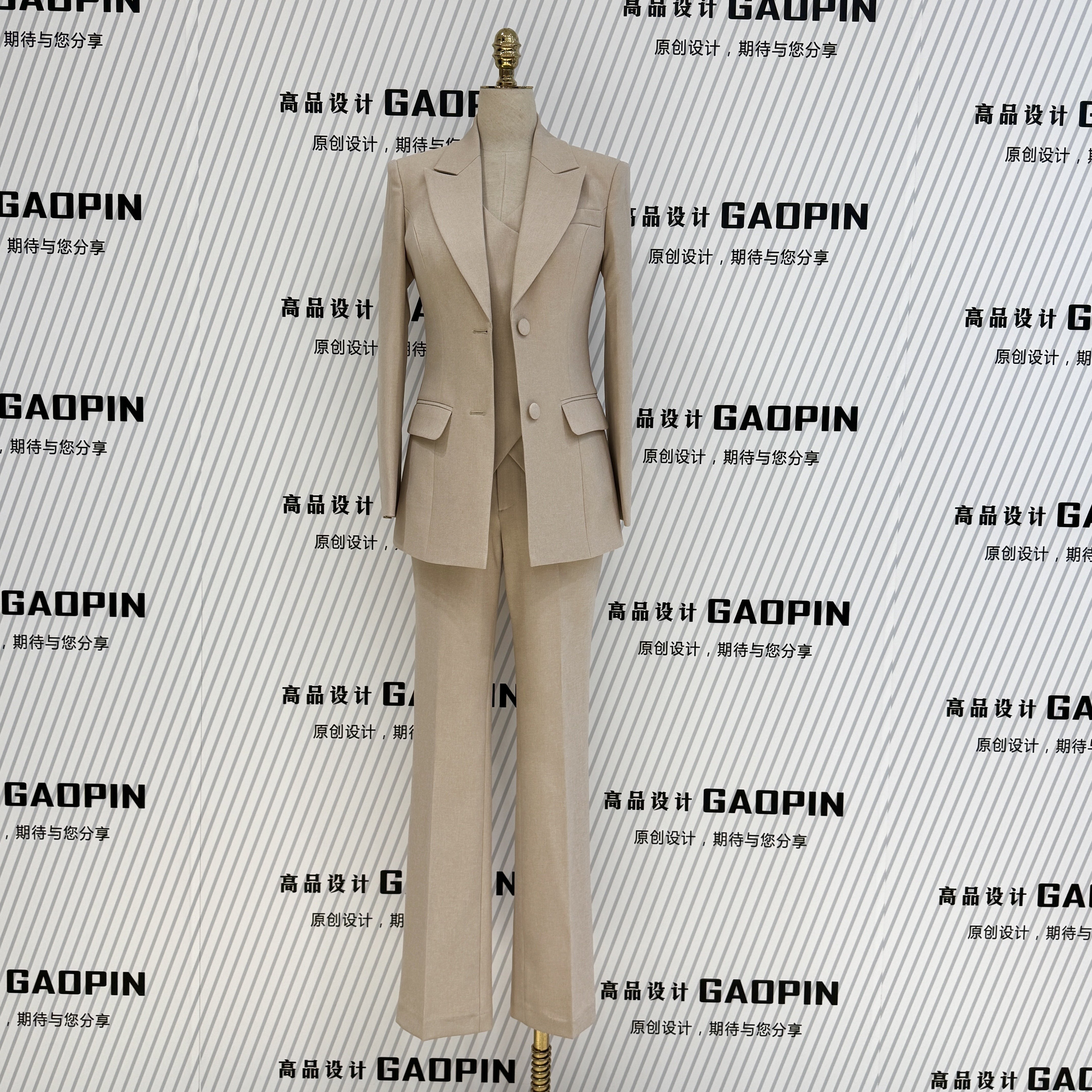 2026秋季新款卡其色西装女马夹三件套职业通勤套装修身直筒裤西服