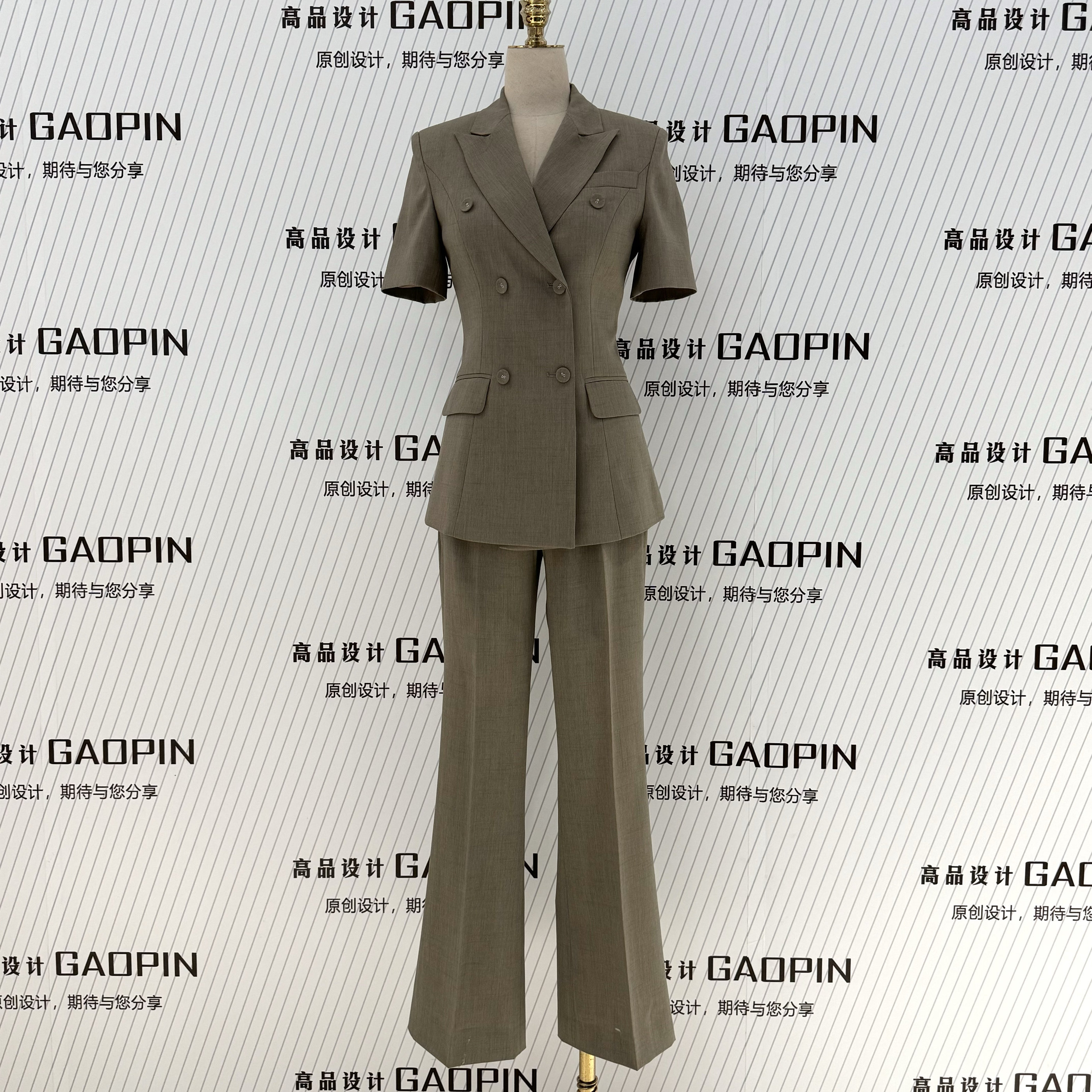 2025夏季薄款卡其色短袖时髦西服套装女修身显瘦轻职场通勤主持人