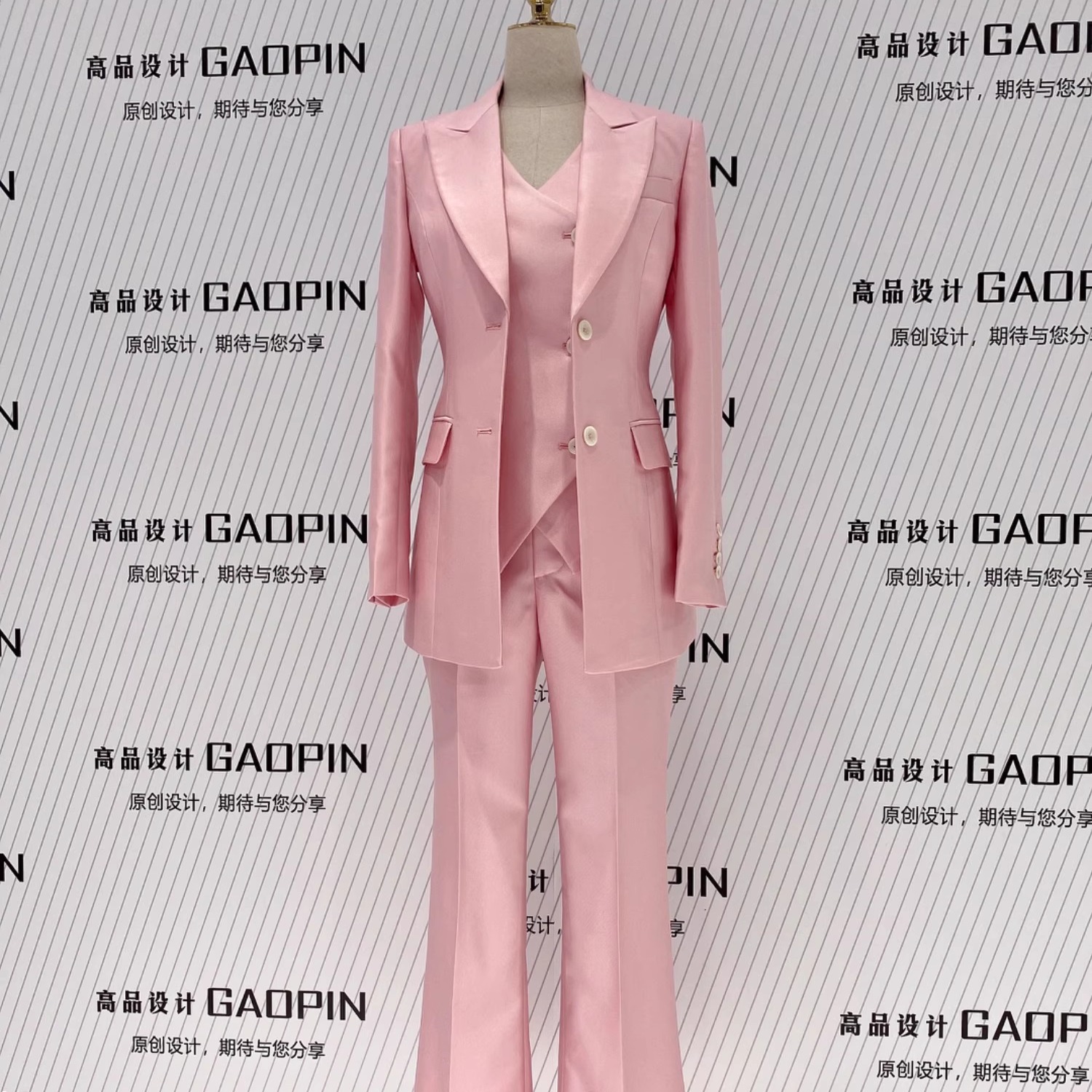 新款粉色修身西装套装司仪活动装