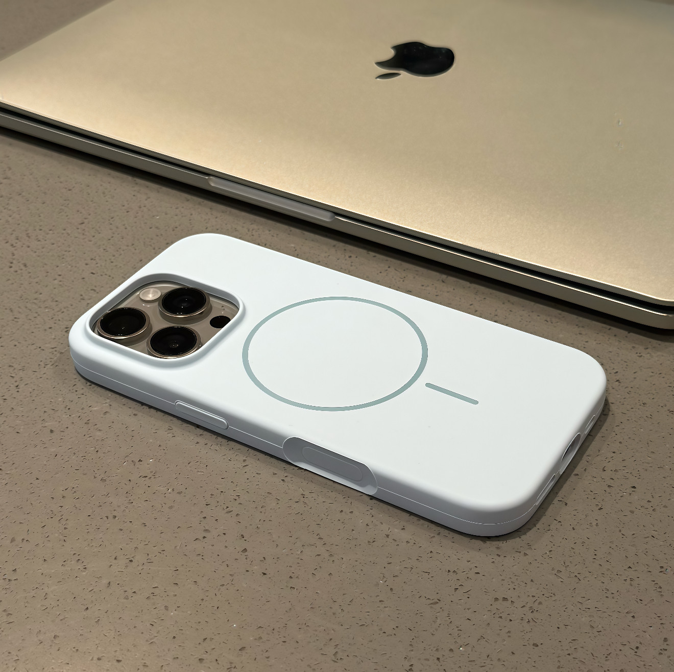 天蓝色液态硅胶细圈肤感磁吸适用苹果17pro手机壳简约iPhone16promax橡皮手感15高级感14防摔13男女时尚12套