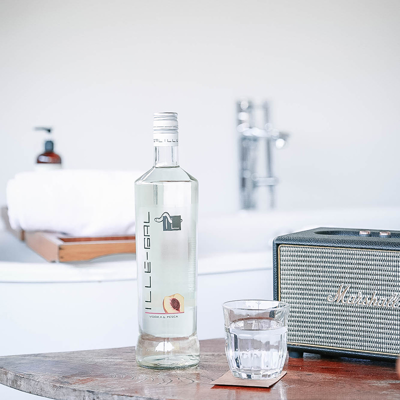 伏特加桃子，烈酒与丨风味伏特加