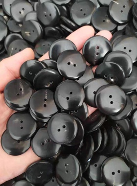 黑色天然真牛角圆形双弧面二眼扣 儿童毛衣扣子秋冬呢子大衣里扣