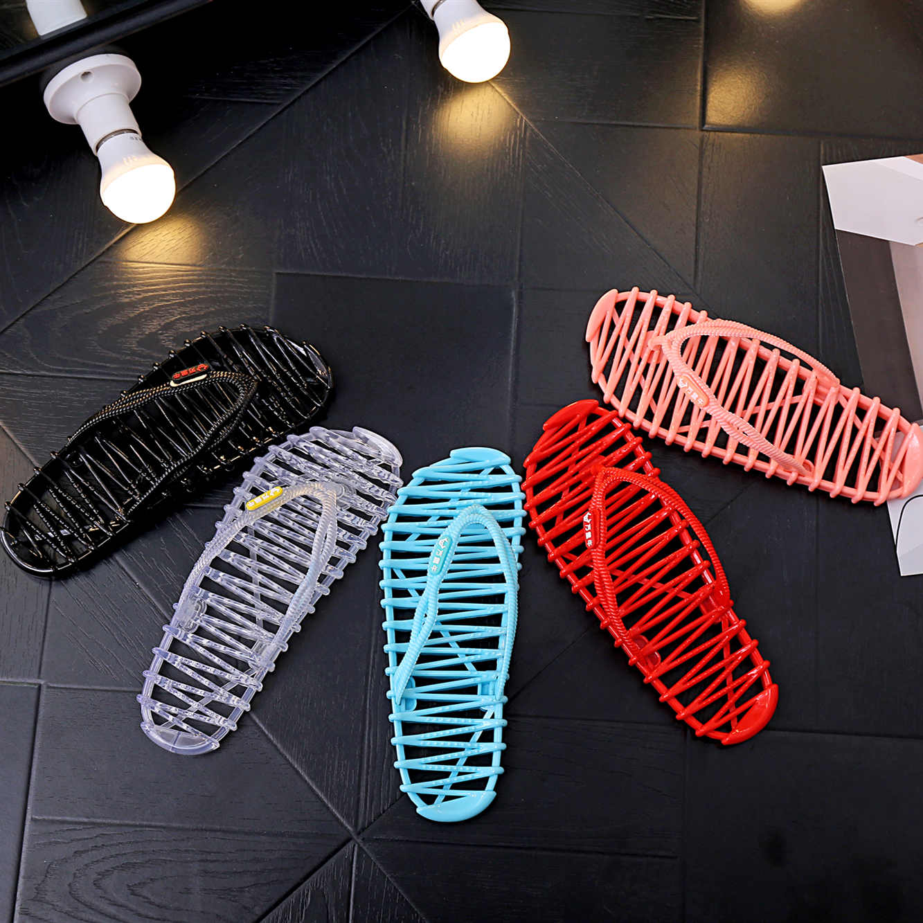 家居情侣镂空漏水按摩拖鞋女夏室内浴室防滑防臭洗澡家用凉拖男士