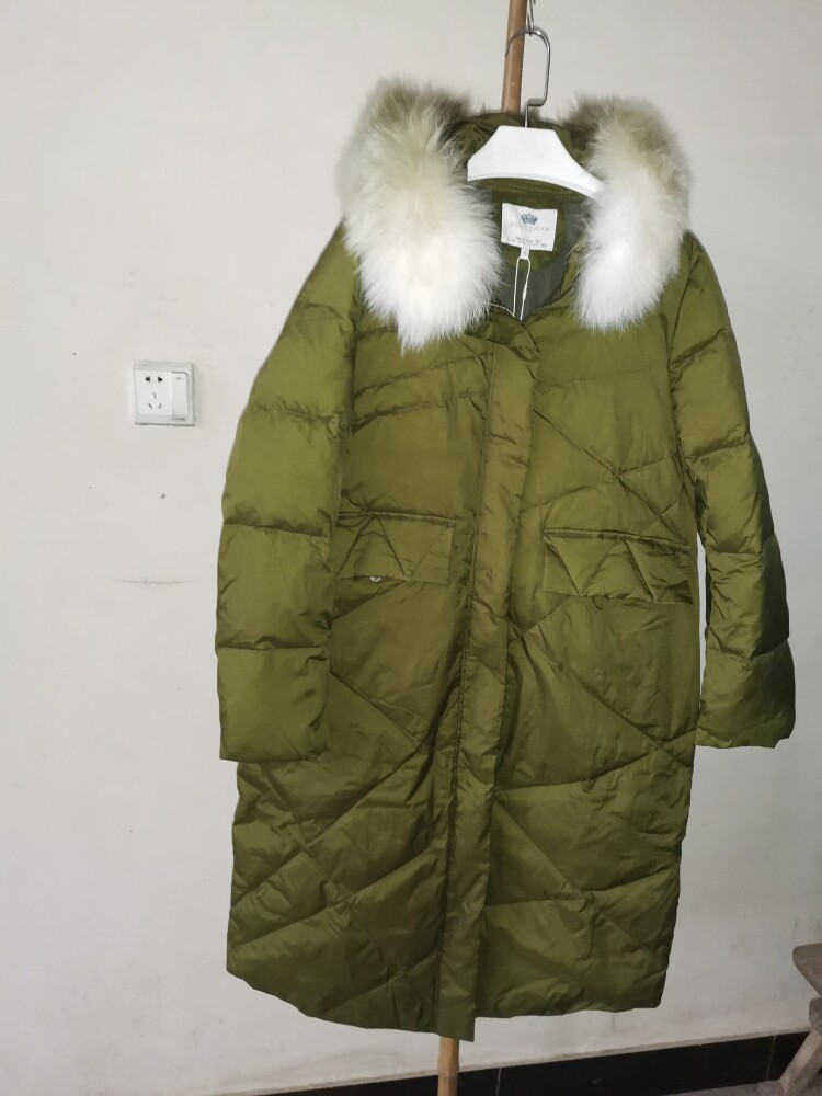 2025年冬季中长款军绿色简约羽绒服