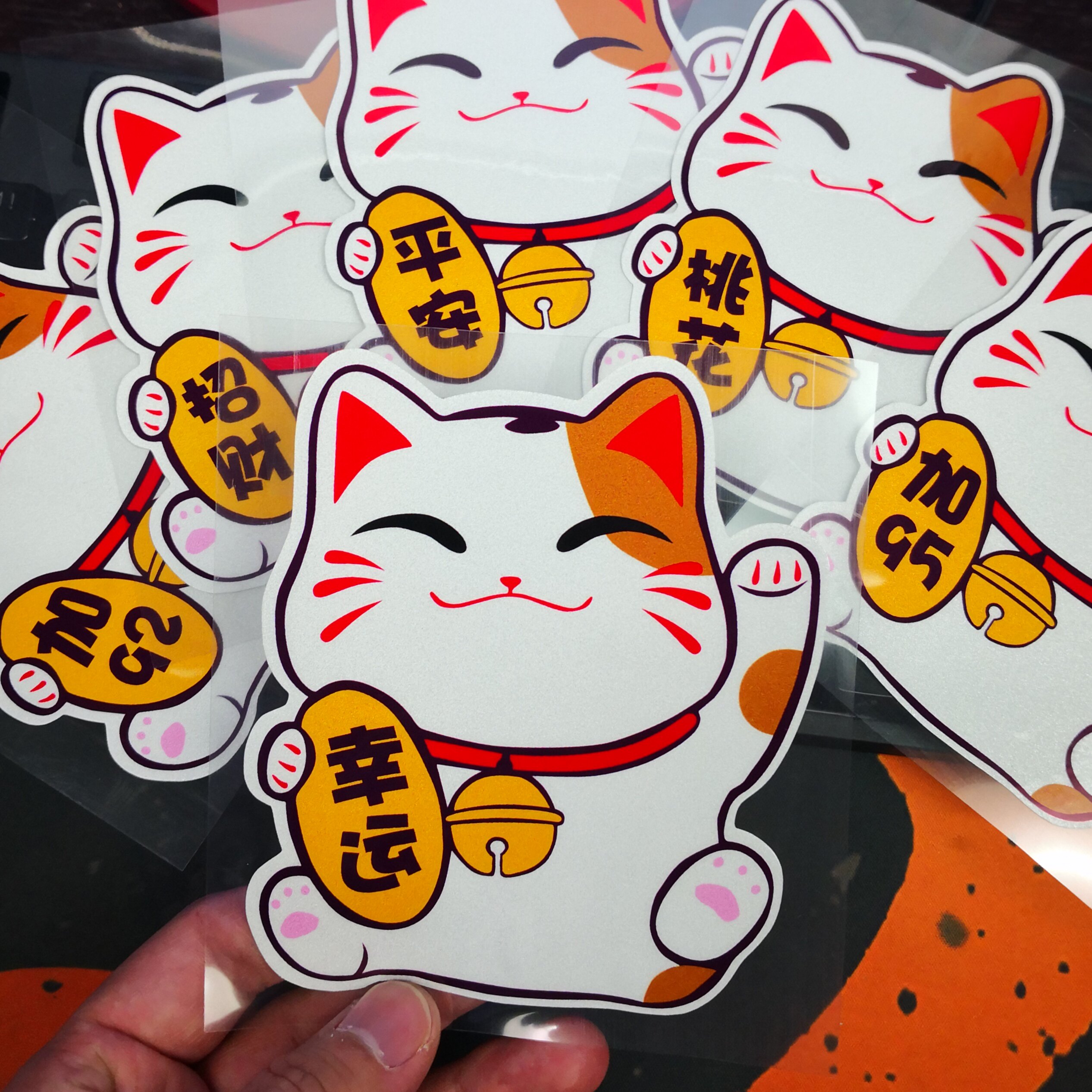 卡通创意招财猫车贴可爱贴纸日系卡哇伊幸运符划痕贴一路平安反光