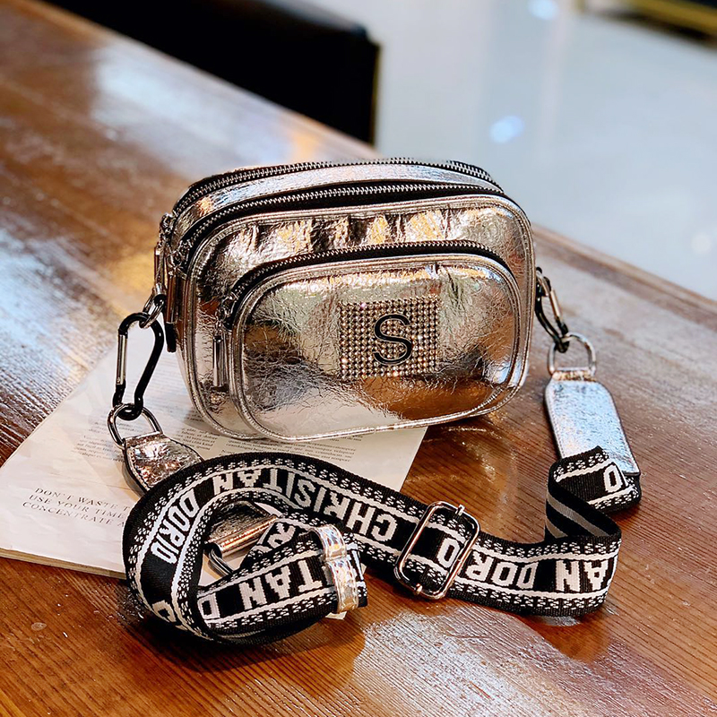 时尚风烫钻斜挎宽肩带小方包