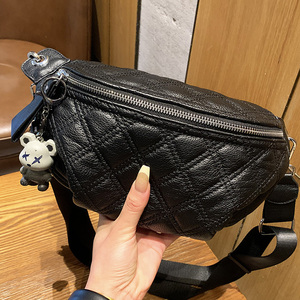 包包女2023新款牛皮马鞍包宽带斜挎包胸包小众休闲腰包包袋斜跨包