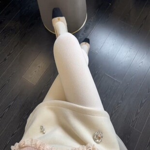 温柔到骨子里~奶呼呼的秋冬加厚加绒白色打底裤~美的毫不费力!!