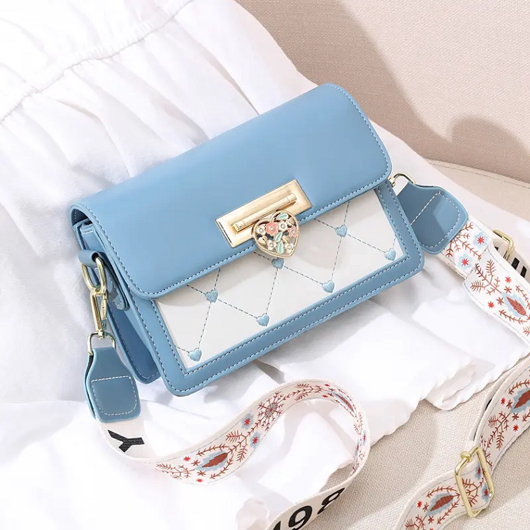 小包包女夏季2025新款潮时尚百搭宽带小方包学生单肩斜挎通勤女包