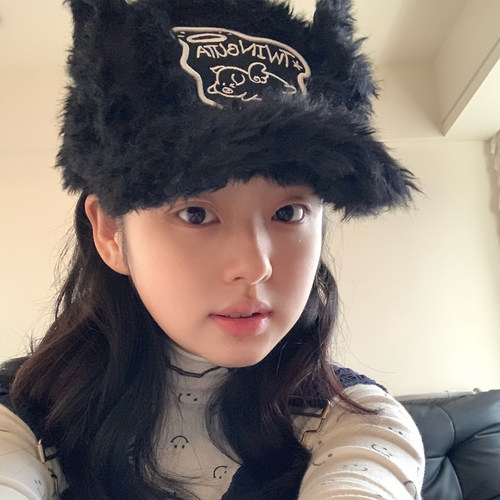 可爱毛绒小猪鸭舌帽秋冬黑色