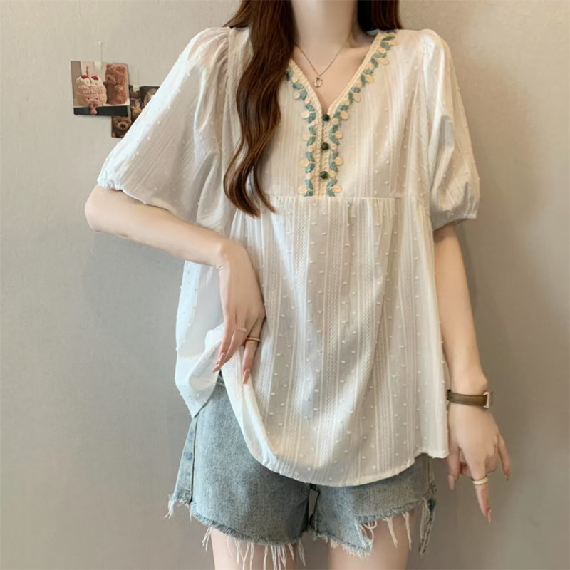 大码夏季胖mm设计感重工刺绣V领棉麻短袖衬衫女宽松显瘦别致上衣