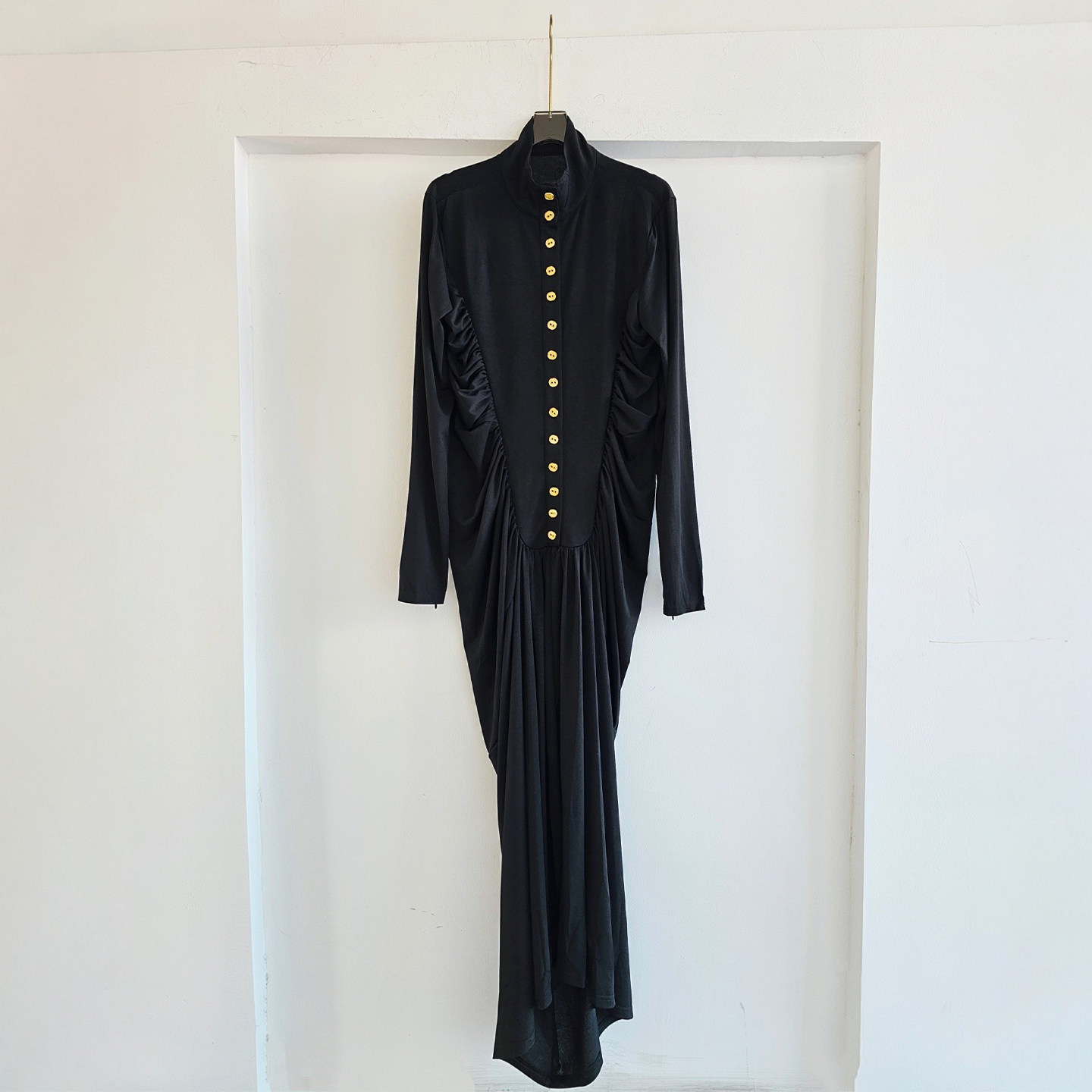 意式极简风轻奢异形金属扣单排扣褶皱长袖连衣裙收腰优雅女士长裙,女装/女士精品,连衣裙,淘宝优惠券,粉丝福利购,淘宝优惠卷