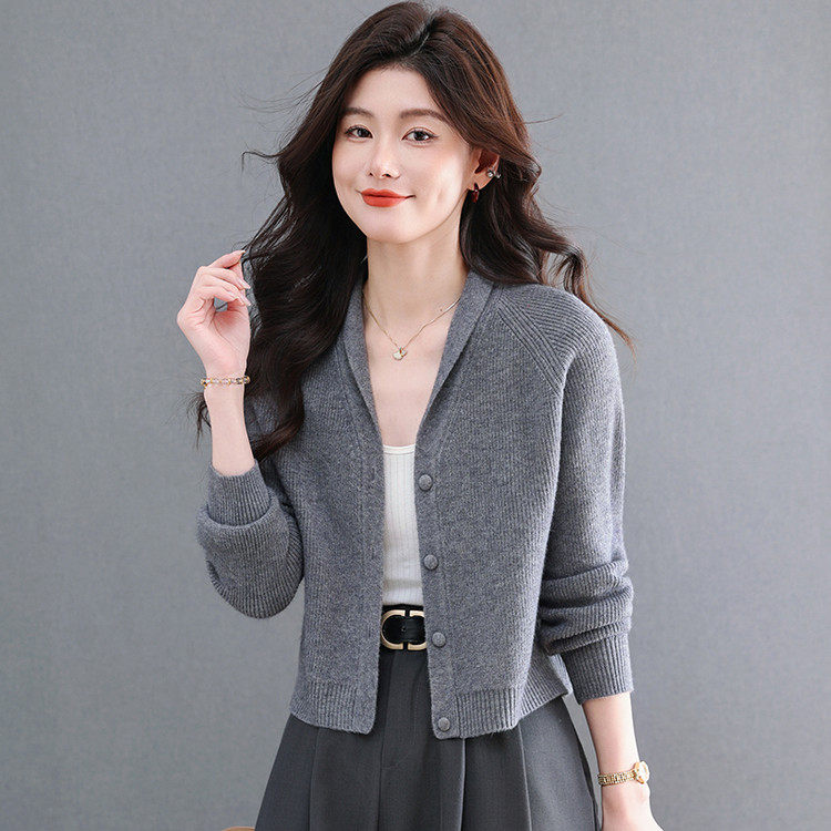 轻奢优雅风V领针织开衫女短款纽扣毛衣外套高级感