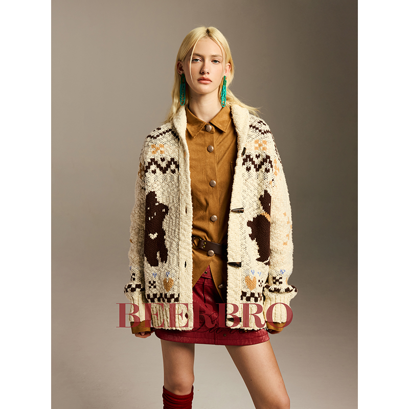 BeerBro 『少女美学』回头率飙升 小狗费尔岛提花毛衣外套女