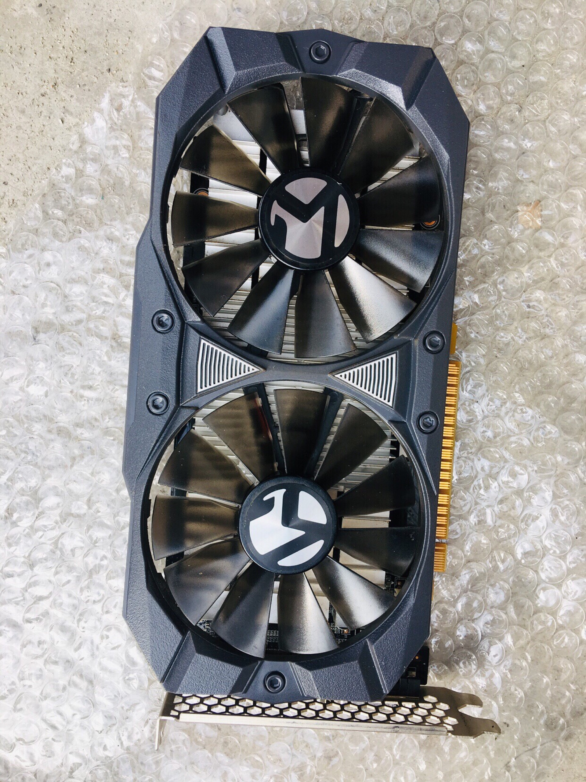 铭瑄gtx1050 2g 独立游戏显卡 18年4月购买
