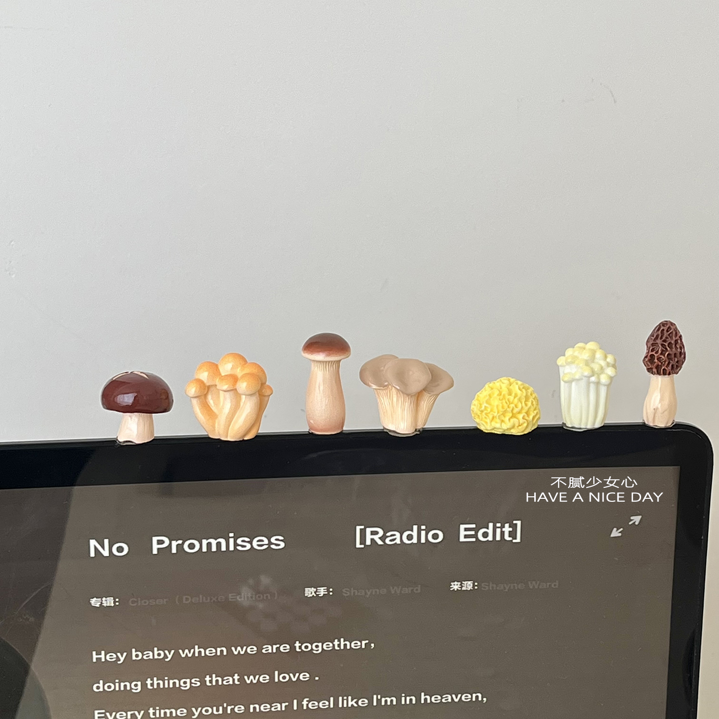 长蘑菇了！电脑显示器装饰公仔办工桌面屏幕摆件可爱玩偶饰品