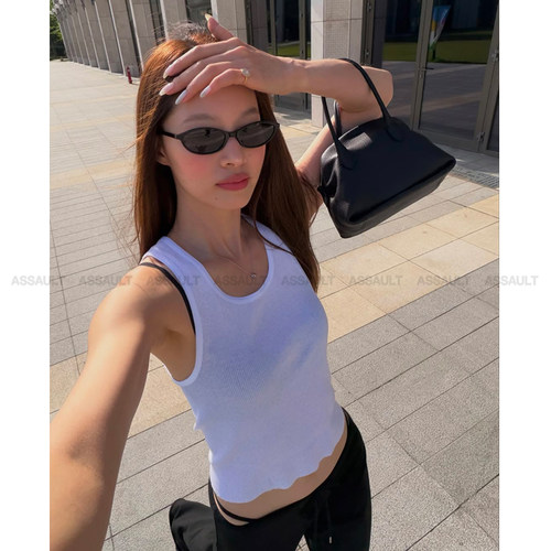 ASSAULT aw26复古方圆领经典背心遮副乳宽肩带修身百搭上衣