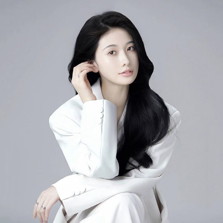 白色荷叶边高级感西装套装女干练气质女装小香风西服阔腿裤两件套