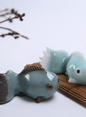 仟佰堂 陶瓷工艺品特价直销年年有余哥窑青瓷精品茶宠摆件