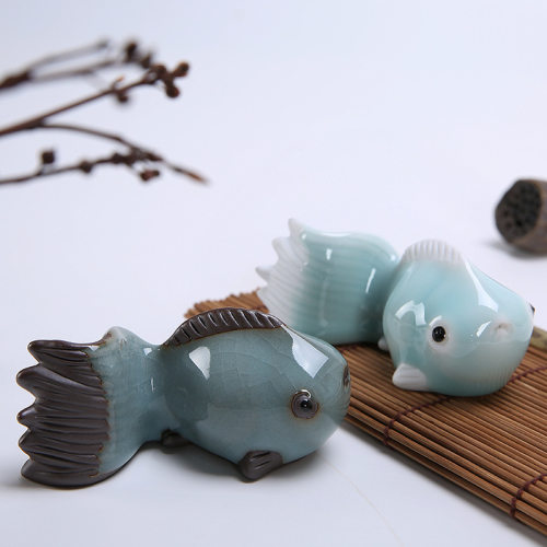 仟佰堂 陶瓷工艺品特价直销年年有余哥窑青瓷精品茶宠摆件