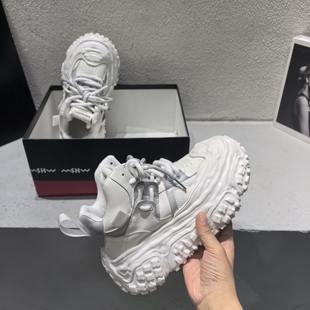 真皮厚底老爹鞋女2025秋冬新款溶解底加绒松糕百搭高帮鞋小白鞋潮