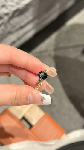 天然缅甸尖晶石戒指18k金镶嵌金属黑全净玻璃体经典款ins风彩宝