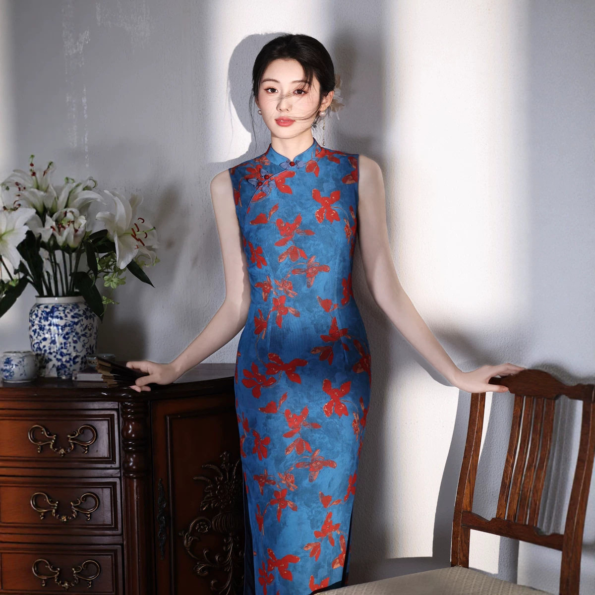 新中式国风年轻款绝美蓝色旗袍红色印花2026夏季日常复古风连衣裙